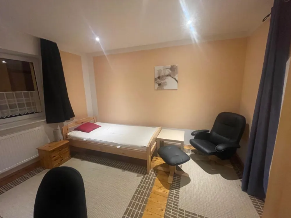 Vollmöbliertes Zimmer an Wochenendheimfahrer in Hanau/Großauheim