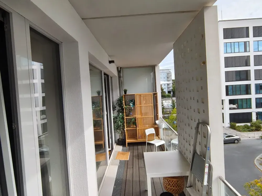 Moderne 2-Zimmer-Wohnung in Berlin Mitte mit Einbauküche und Balkon (BJ 2020)