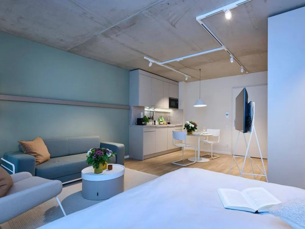 City West Living: Modernes Apartment mit Gym, Coworking & Rooftop am Schloss Charlottenburg