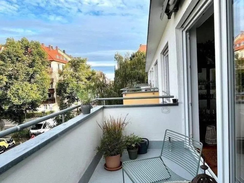 Renovated dream apartment with 3 balconies in the Nibelungenviertel +++ First occupancy after renovation, with communal garden +++