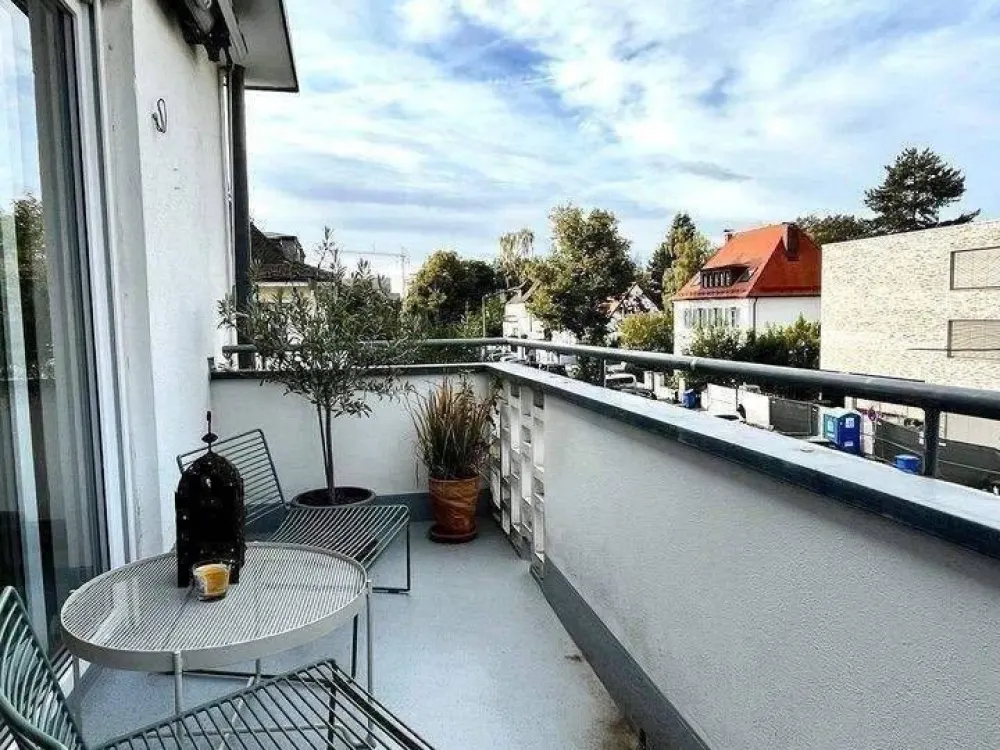 Renovated dream apartment with 3 balconies in the Nibelungenviertel +++ First occupancy after renovation, with communal garden +++