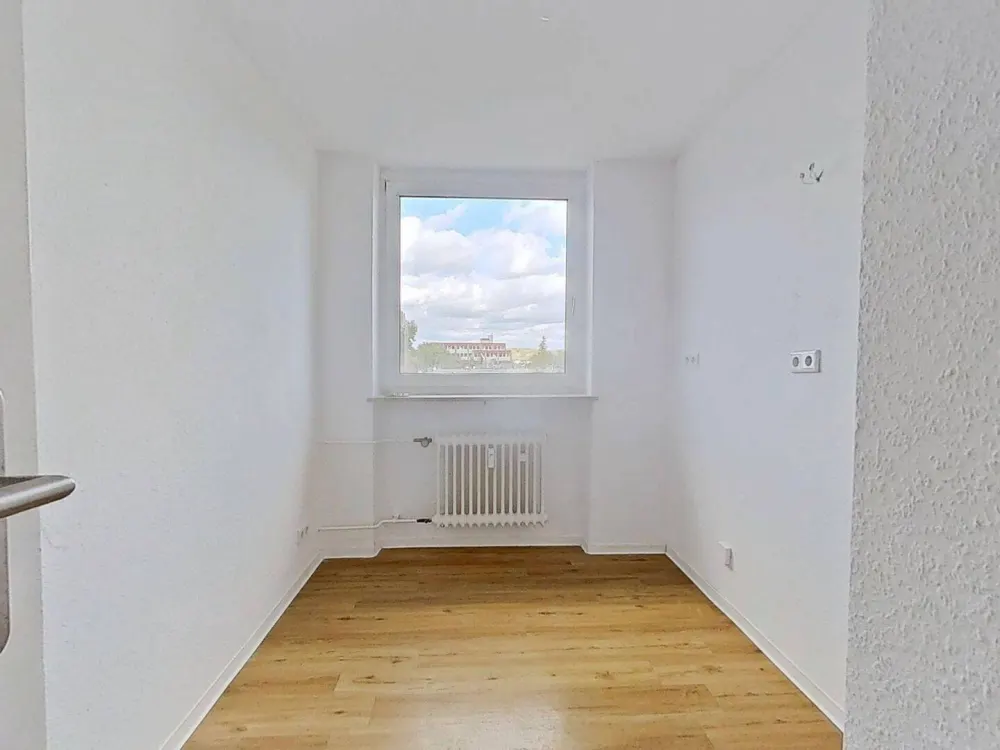 FRISCH SANIERT: 2-Zi.-Whg. mit BALKON in Nürnberg-Ziegelstein