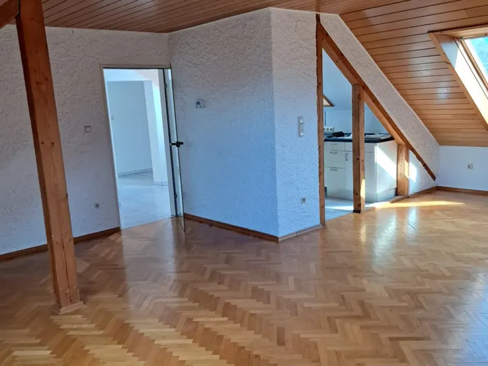 Wohnen mit Charakter: 3-Zimmer-Dachgeschosswohnung in Heusweiler