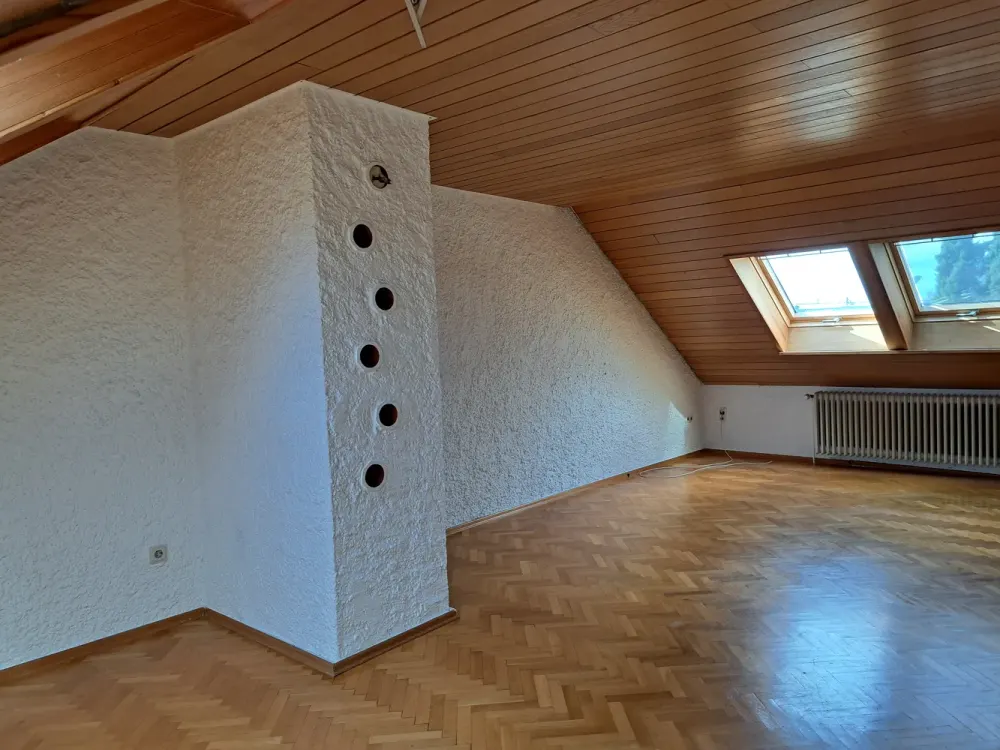 Wohnen mit Charakter: 3-Zimmer-Dachgeschosswohnung in Heusweiler