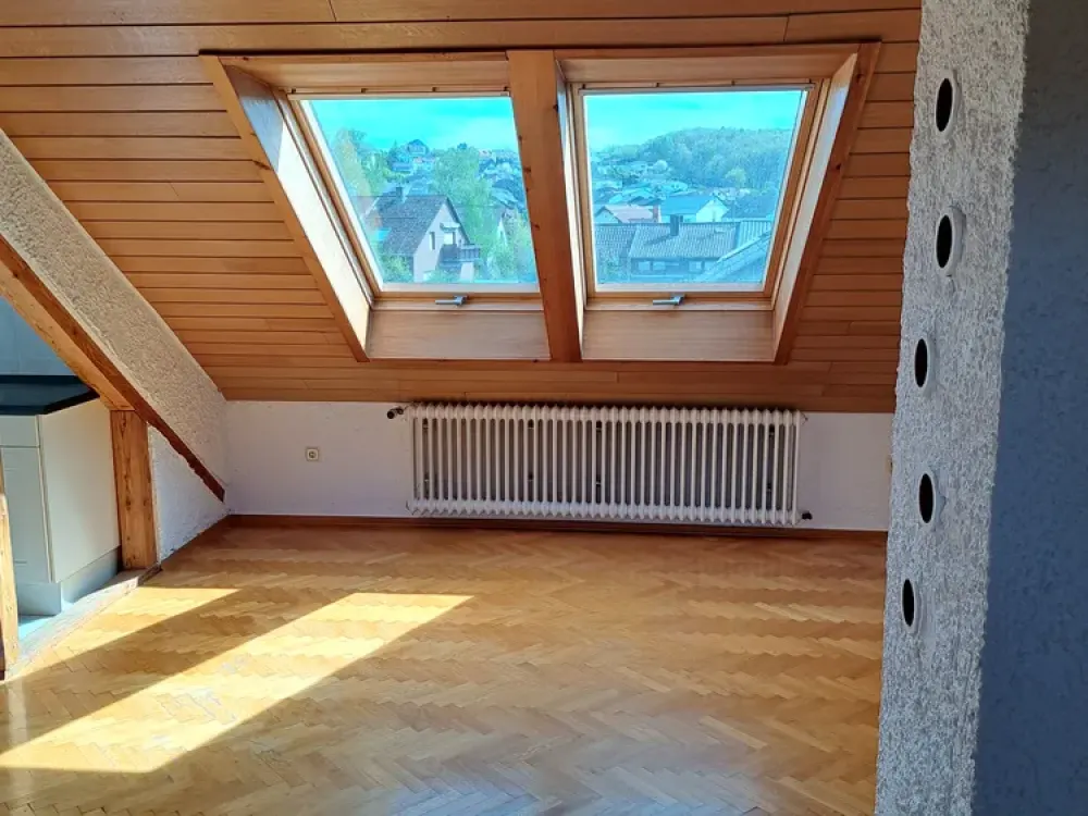 Wohnen mit Charakter: 3-Zimmer-Dachgeschosswohnung in Heusweiler