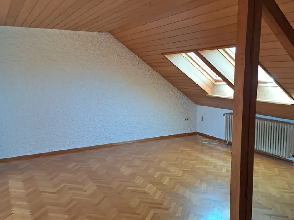 Wohnen mit Charakter: 3-Zimmer-Dachgeschosswohnung in Heusweiler