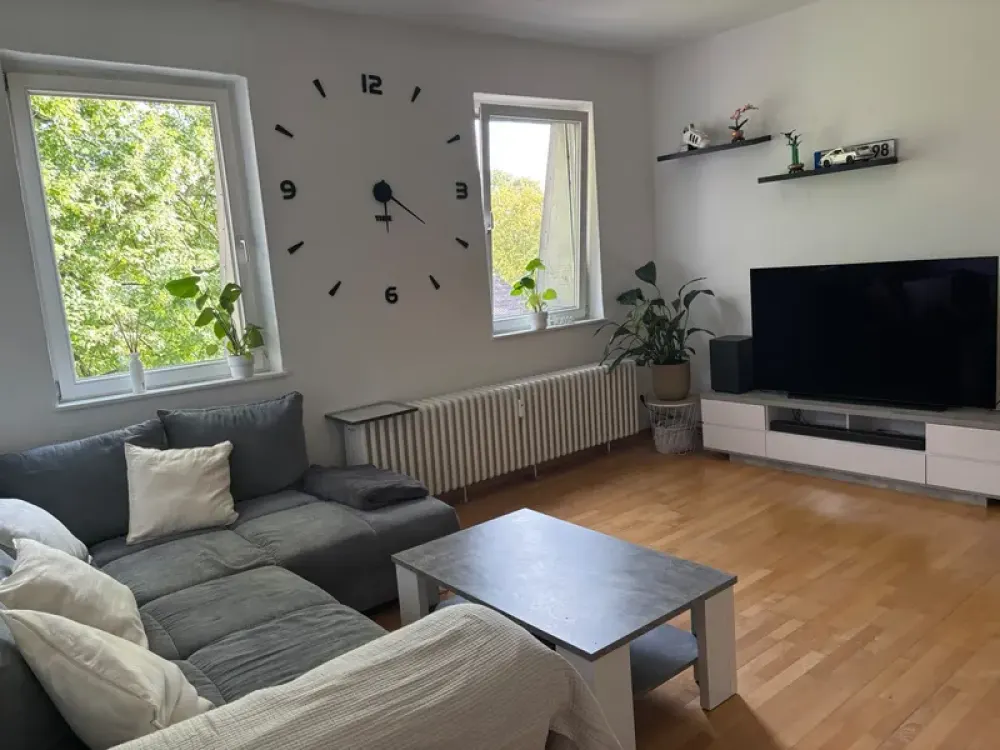 Bright 2-Room Old Building Apartment in Krefeld-Uerdingen