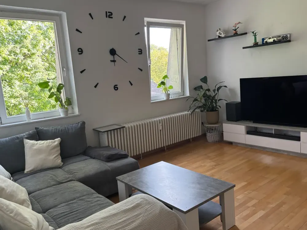 Bright 2-Room Old Building Apartment in Krefeld-Uerdingen