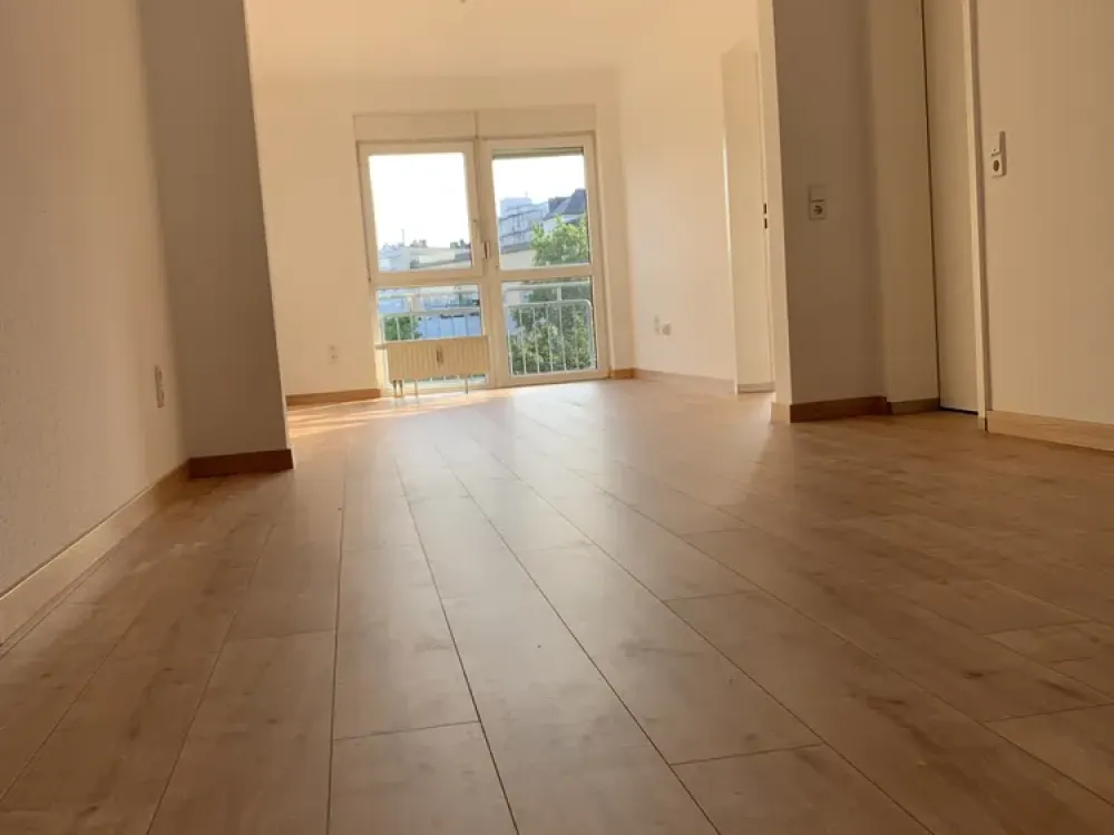 Begeisternder Blick ins Grüne: Schöne, helle 2-R-Whg 56 m² im 2. OG, separate Küche