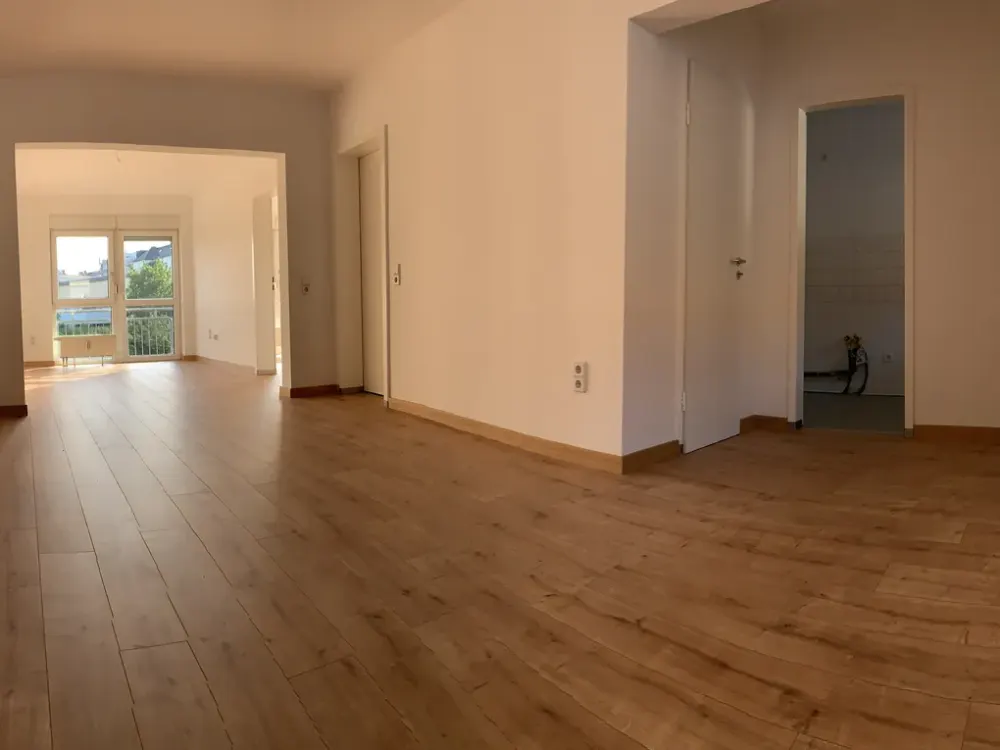 Begeisternder Blick ins Grüne: Schöne, helle 2-R-Whg 56 m² im 2. OG, separate Küche