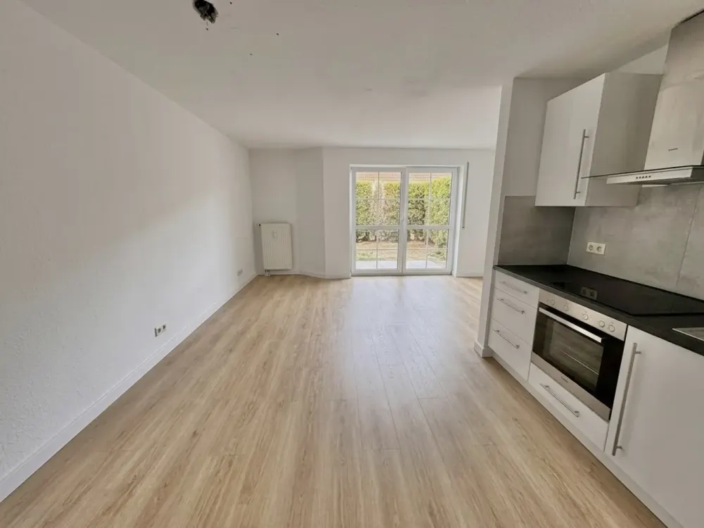 Renovierte 1,5-Zimmer-Wohnung mit Garten, Stellplatz und Keller