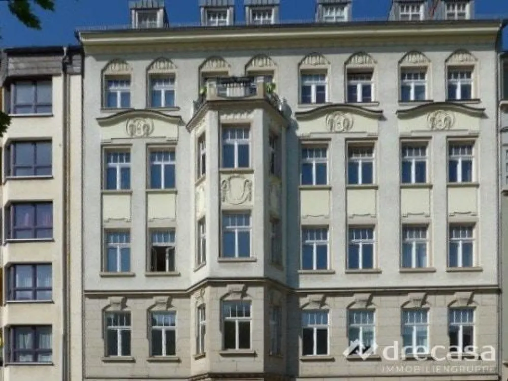 Spacious, bright 4-room apartment