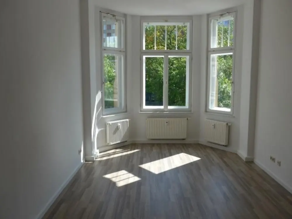 Spacious, bright 4-room apartment