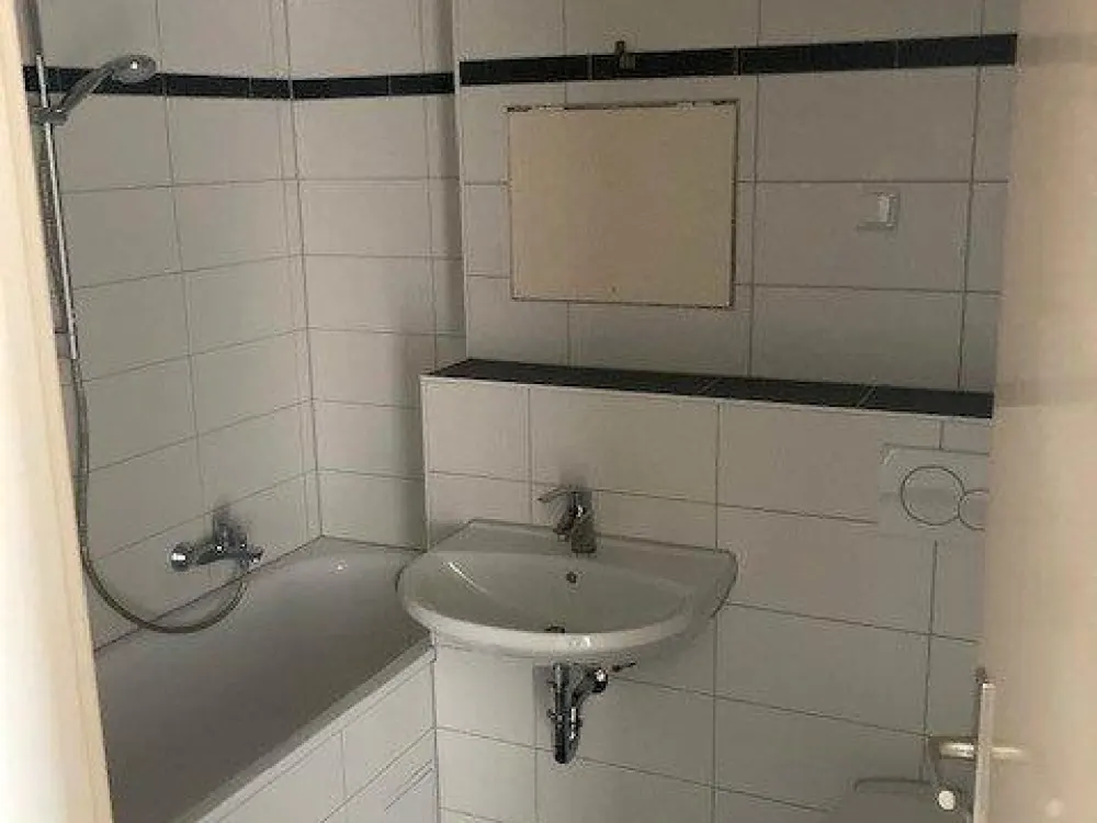 Gut geschnittene 2-Zimmer-Wohnung mit Balkon zu vermieten!