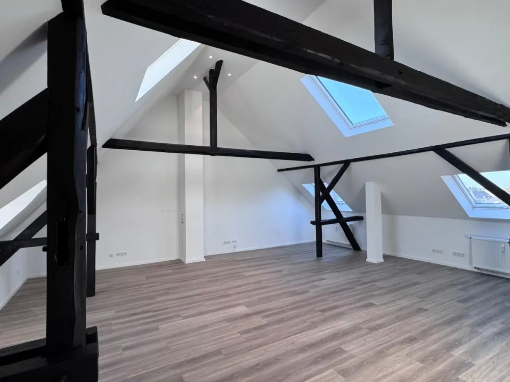Hochwertig sanierte 3 Zimmer-Dachgeschosswohnung