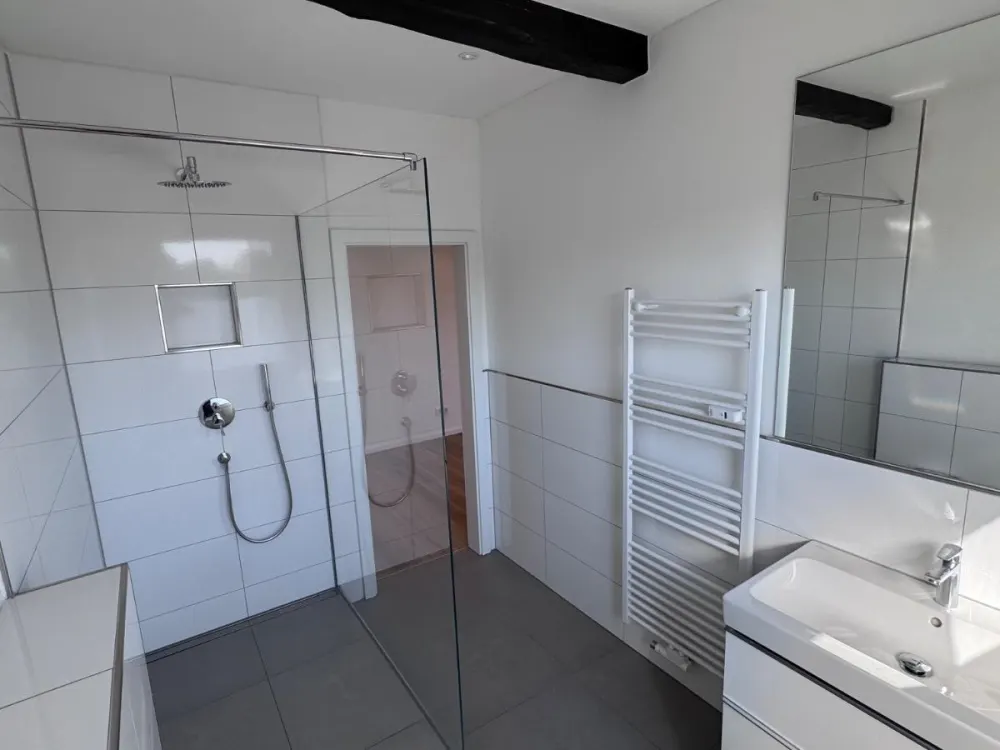Hochwertig sanierte 3 Zimmer-Dachgeschosswohnung