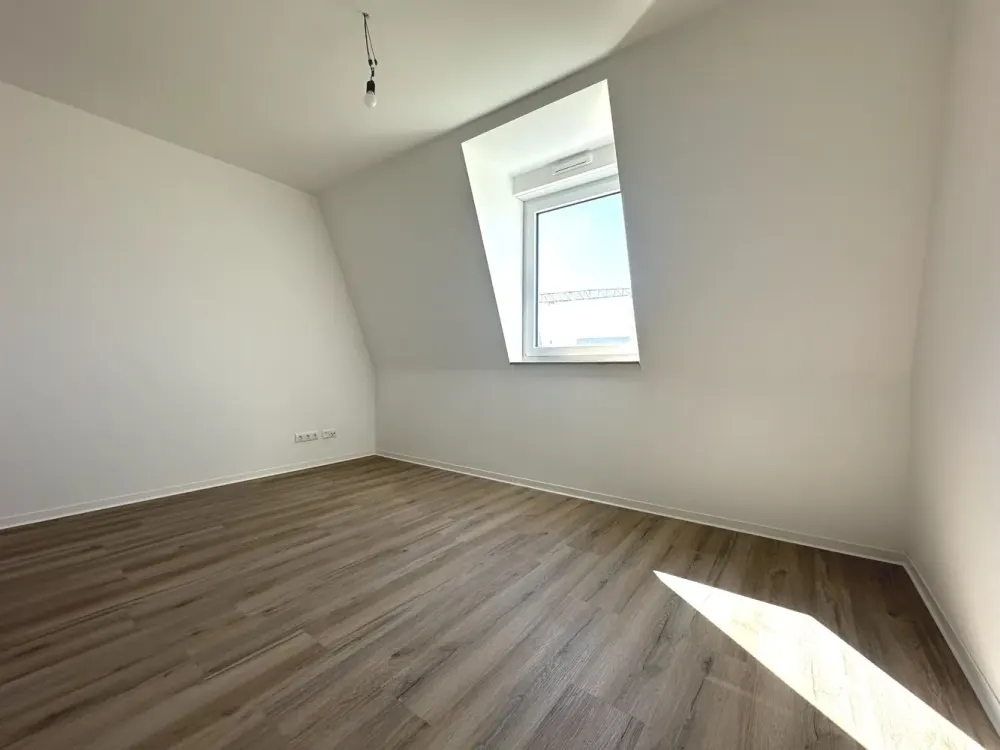 Modern 4-Room Apartment in New Building with Daylight Bathroom and Loggia in Zentrum-Ost | Optional with Fitted Kitchen