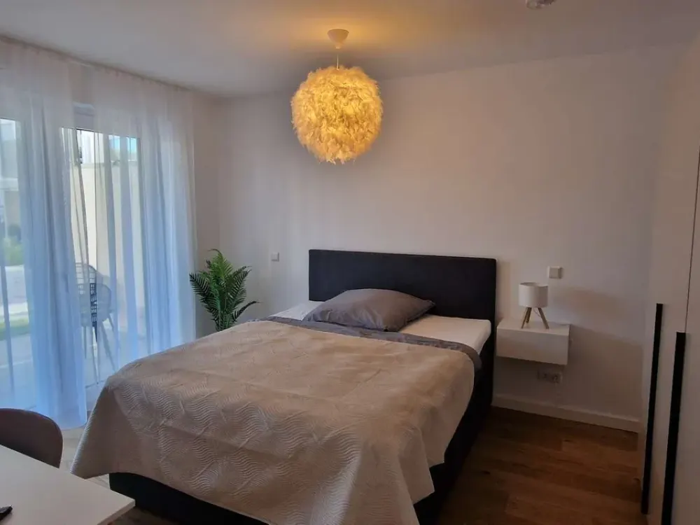 Exklusives Wohnen: 2-Raum-Apartment im Neubau unmöbliert
