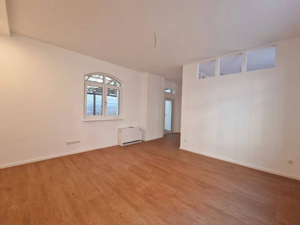 Wohnen und Arbeiten in St. Johannis - Top sanierte Atelier-Wohnung mit großer Terrasse!