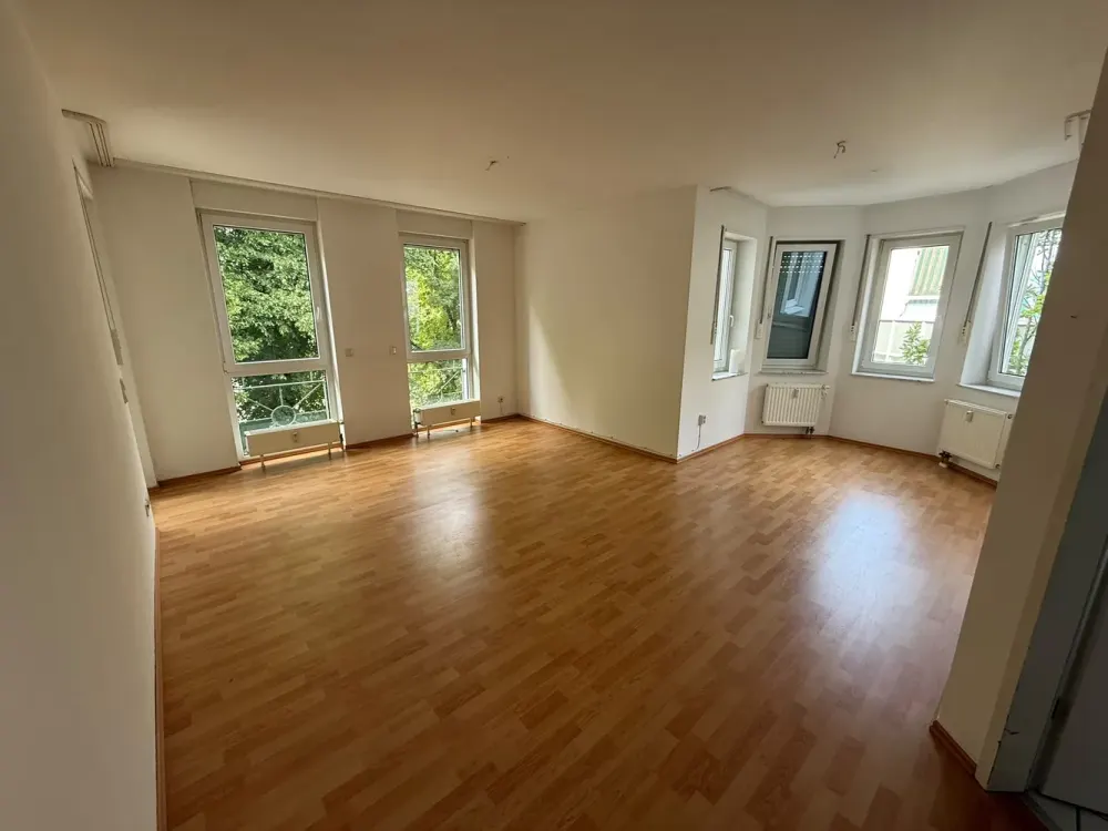 Seniorenwohnen! Lichtdurchflutete Räume mit barrierefreiem Badezimmer und Balkon