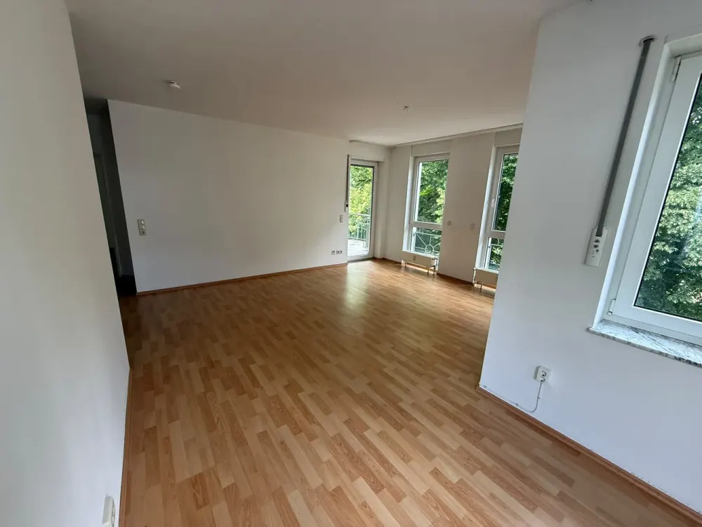 Seniorenwohnen! Lichtdurchflutete Räume mit barrierefreiem Badezimmer und Balkon