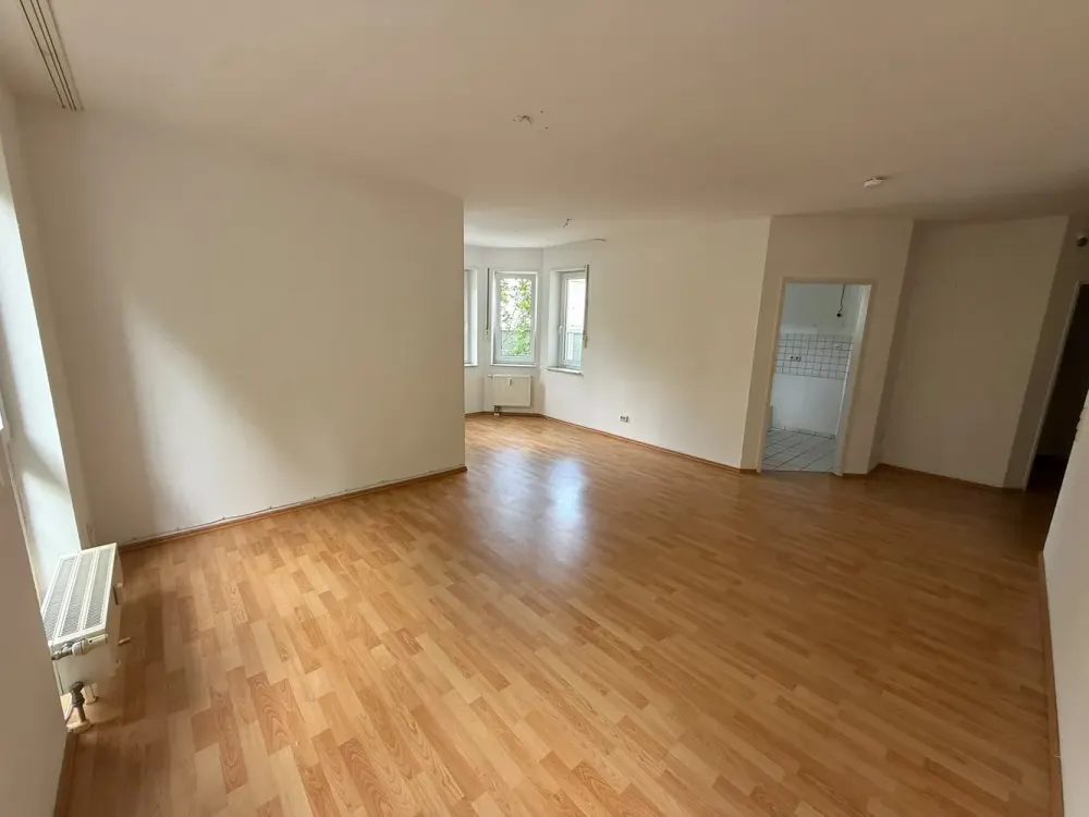 Seniorenwohnen! Lichtdurchflutete Räume mit barrierefreiem Badezimmer und Balkon