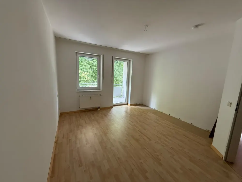 Seniorenwohnen! Lichtdurchflutete Räume mit barrierefreiem Badezimmer und Balkon