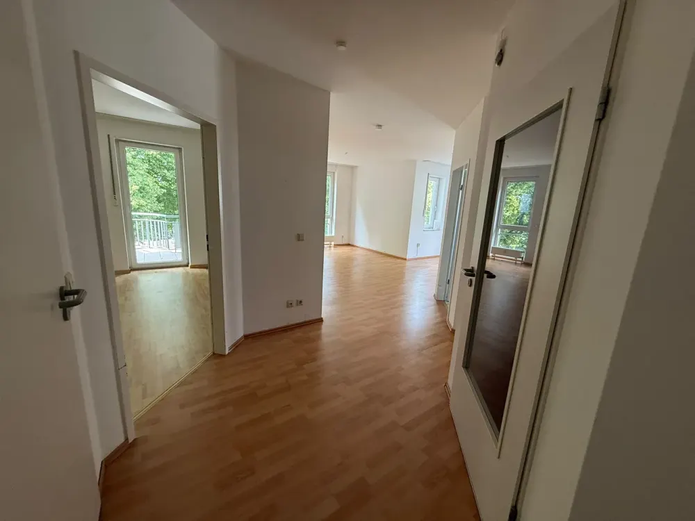 Seniorenwohnen! Lichtdurchflutete Räume mit barrierefreiem Badezimmer und Balkon