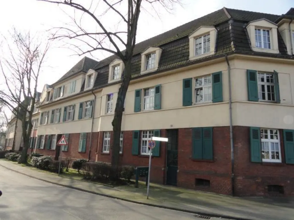 *praktische 2-Zimmer-Wohnung mit Balkon*