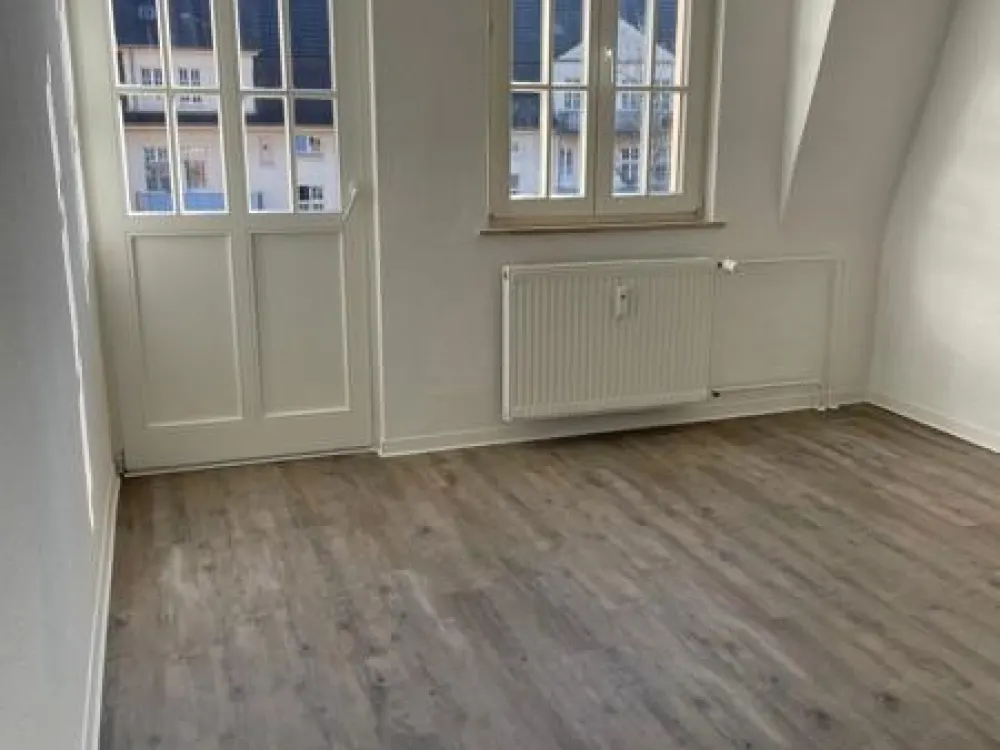*praktische 2-Zimmer-Wohnung mit Balkon*