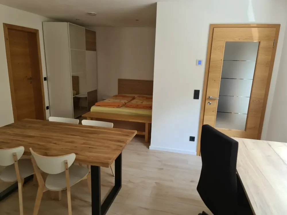 Helle, hochwertige, möblierte 1-Zimmer-Wohnung in Rutesheim