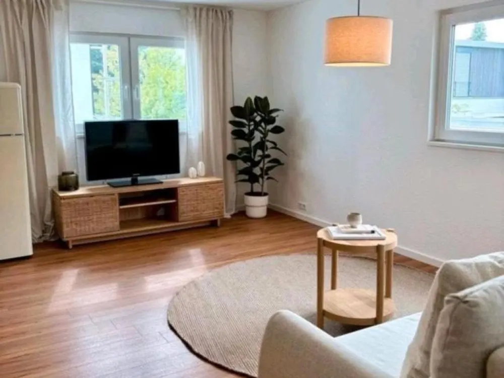2-Zimmer Wohnung - Voll Möbliert - Terrasse + Stellplatz