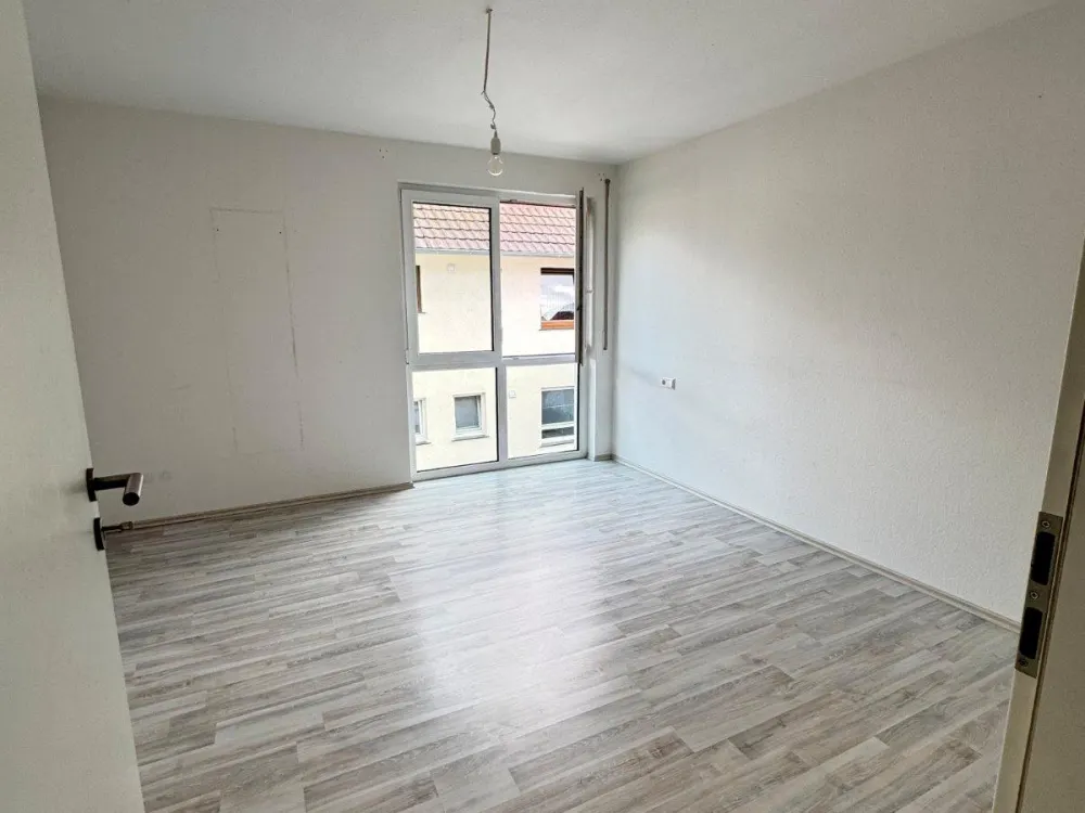 Helle 4-Zimmer Wohnung, Balkon und TG Stellplatz in ruhiger Lage