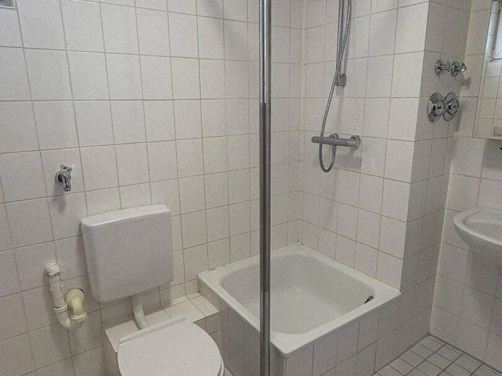 Ideal for Business People and Students: 1-Room Apartment with Balcony and Underground Parking Space