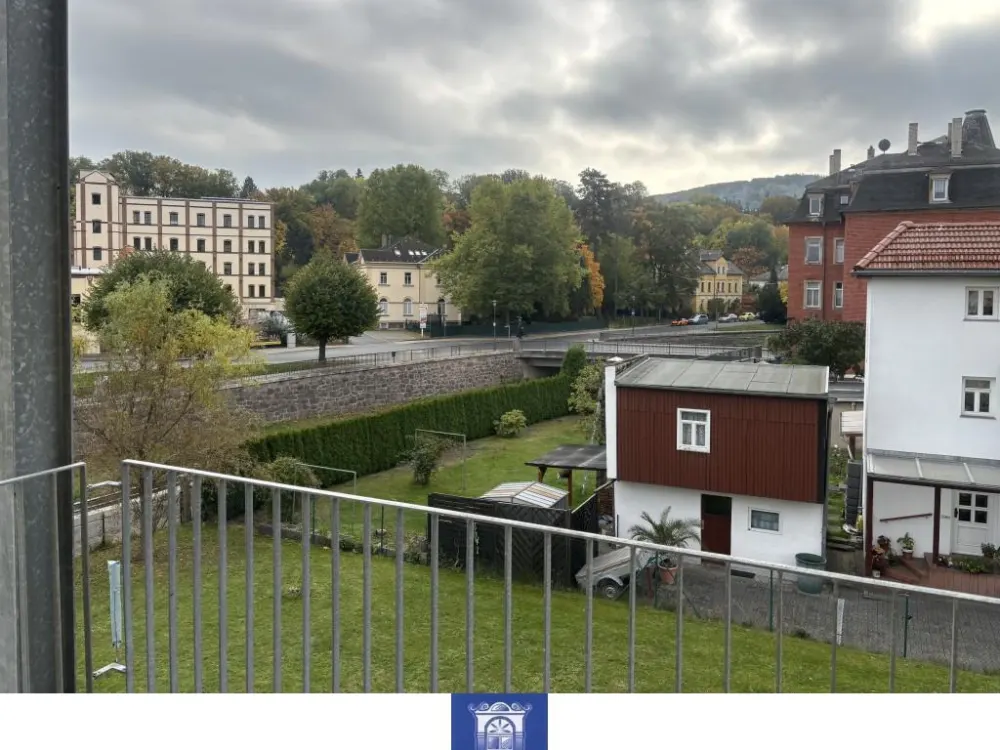 Bezaubernde Wohnung mit Balkon! Grün und ruhig! EBK!