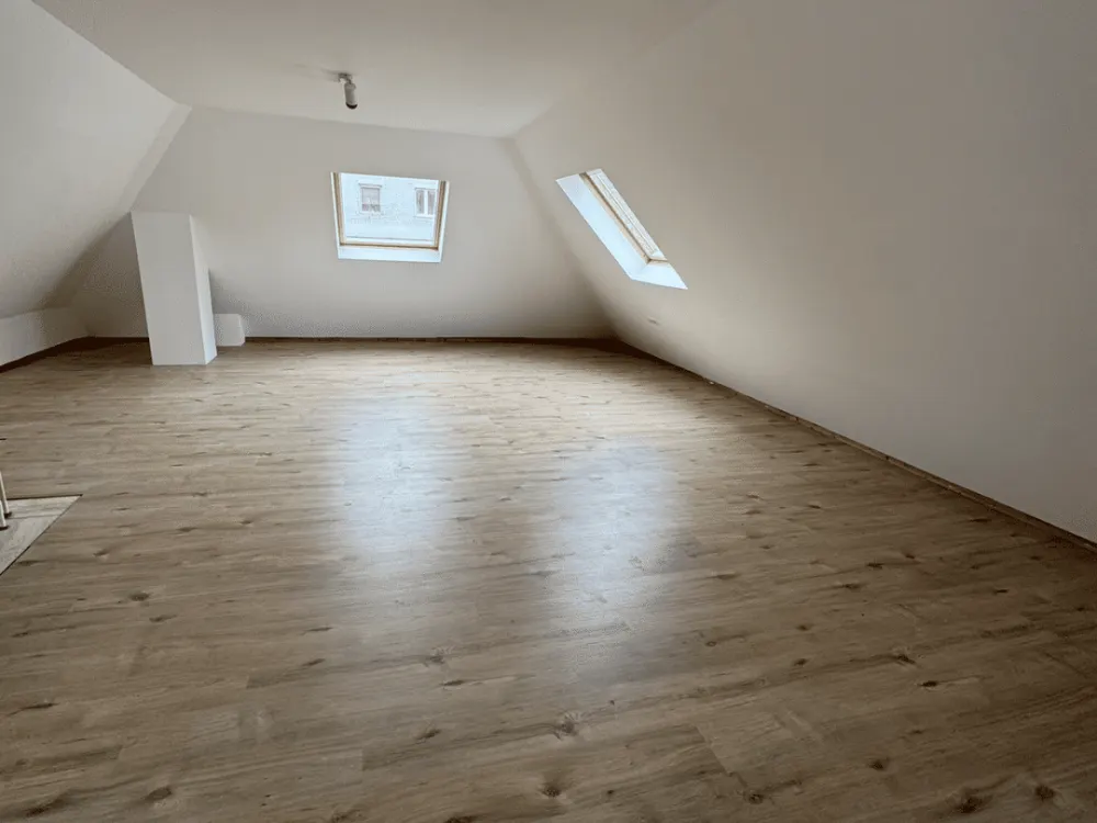 Frisch renovierte 4 Zimmer Maisonetten Wohnung mitten in Köln