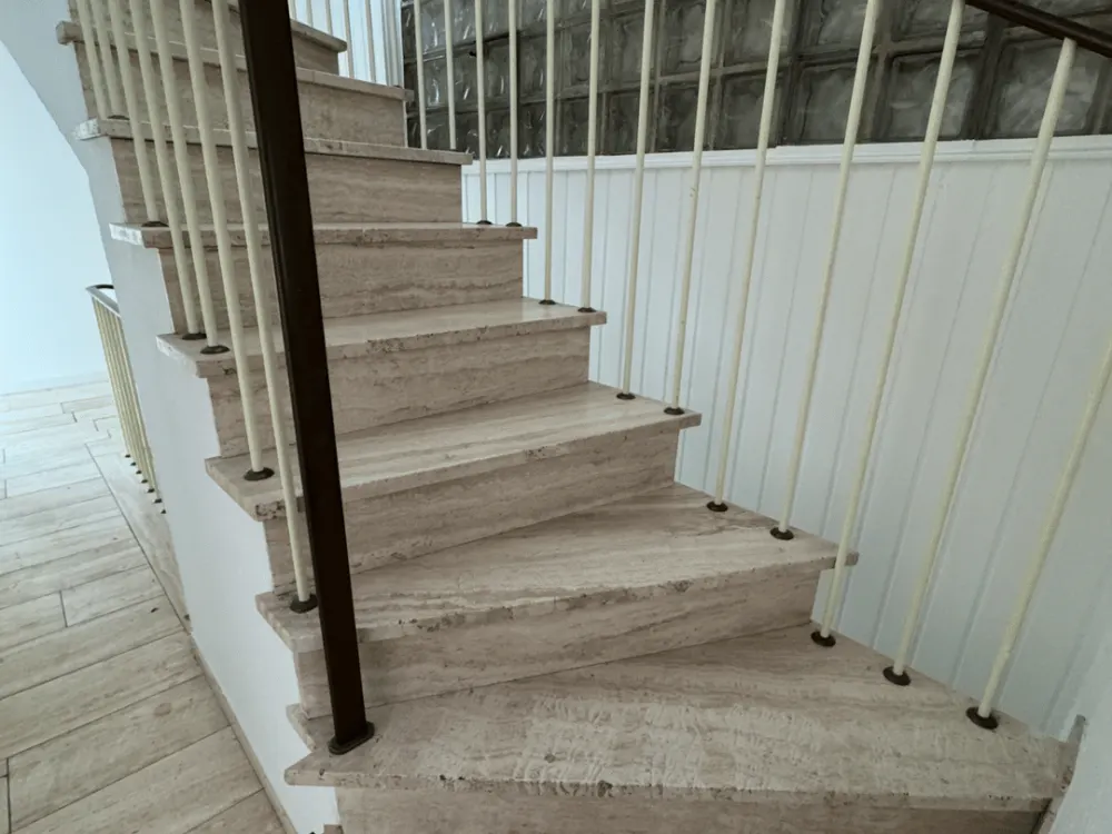 Frisch renovierte 4 Zimmer Maisonetten Wohnung mitten in Köln