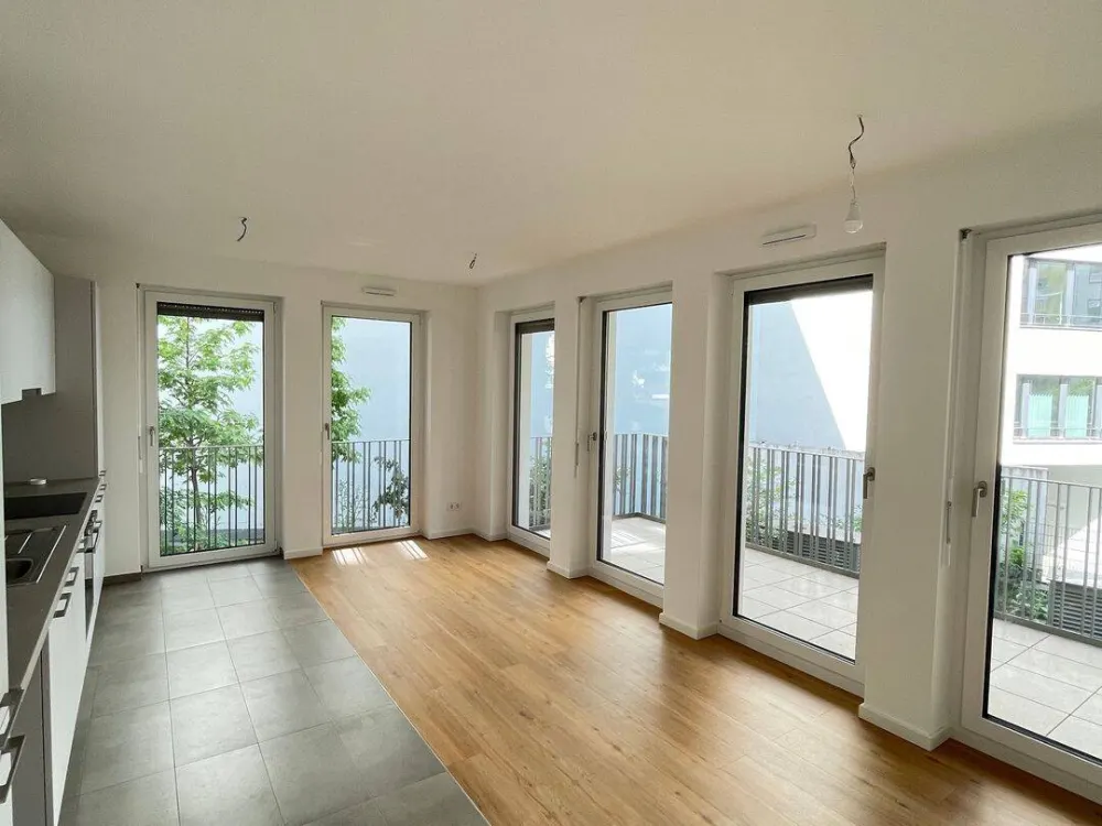 Balkon-2-Zimmer-Terrassenwohnung mit moderner Küche in Frankfurt
