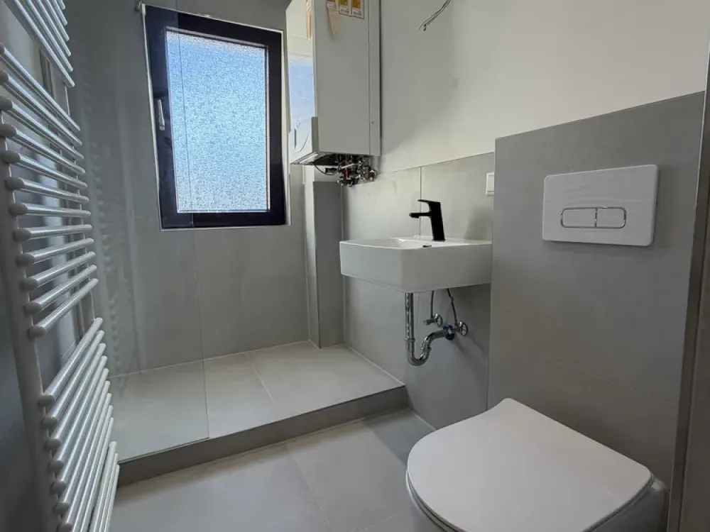 Bright 2-Person Shared Apartment with Eat-in Kitchen 47 m2, First Occupancy After Complete Renovation