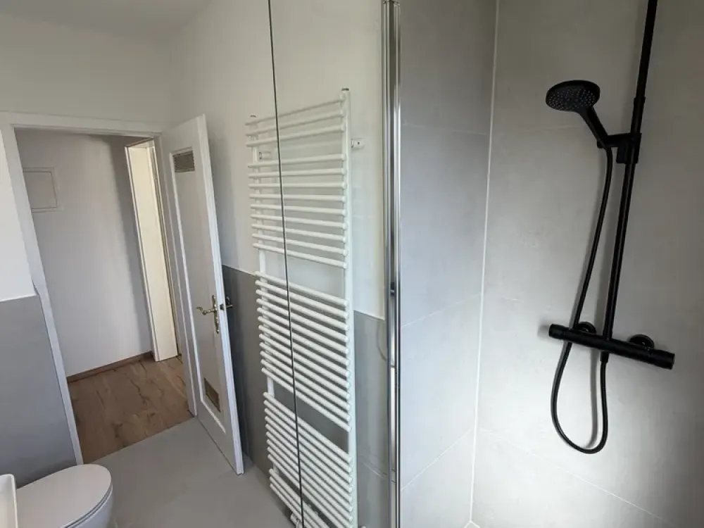 Bright 2-Person Shared Apartment with Eat-in Kitchen 47 m2, First Occupancy After Complete Renovation