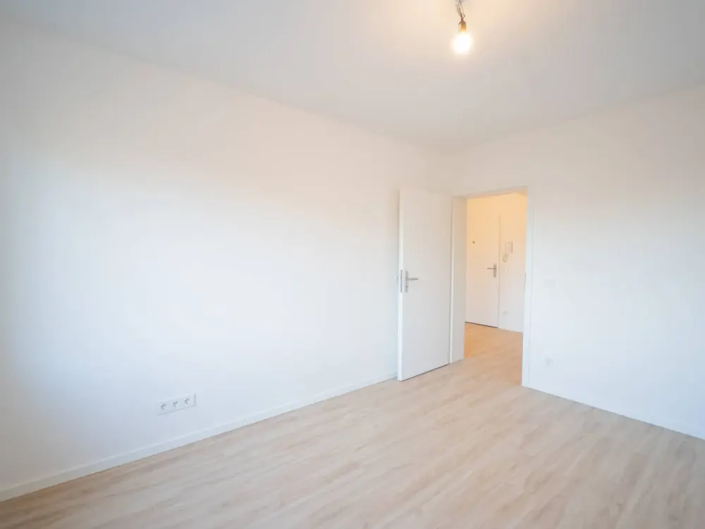 Newly Renovated Highlight: Bright Home with High-Quality Features near Schnelsen