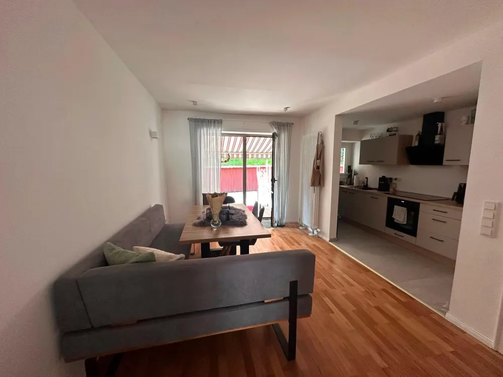 Frisch sanierte 4 ZKB-Wohnung mit Terrasse
