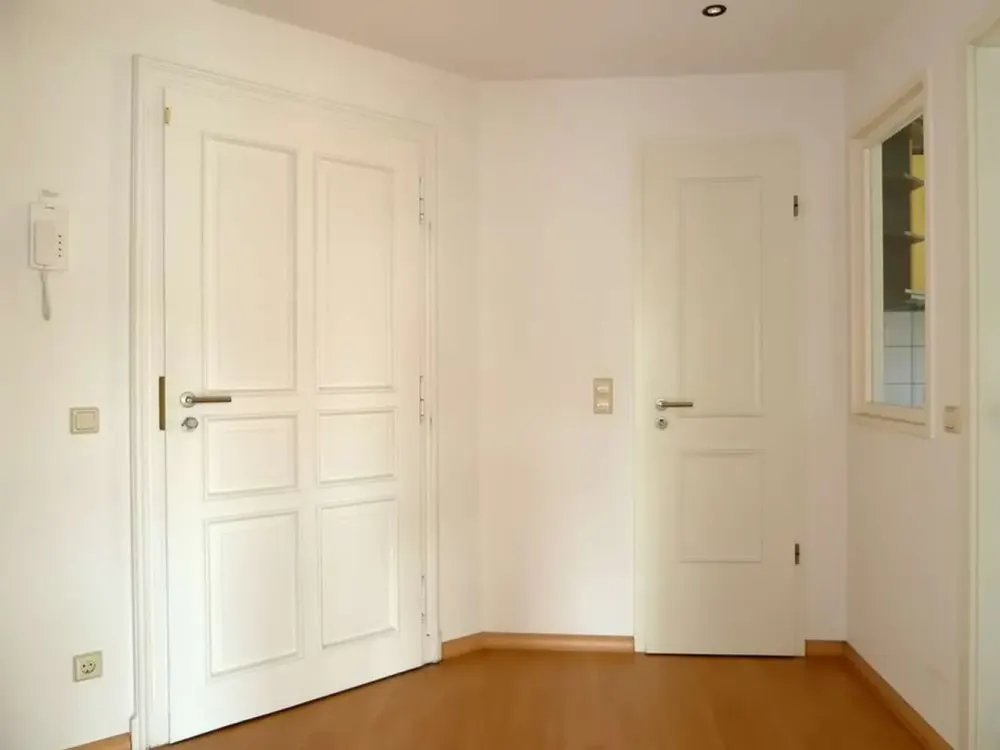 Guaranteed Wide View: Charming 3-Room Apartment with Gallery and Two Balconies