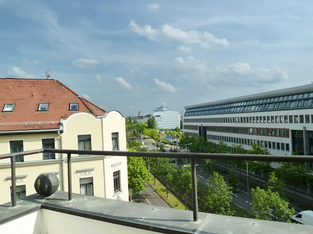 Guaranteed Wide View: Charming 3-Room Apartment with Gallery and Two Balconies