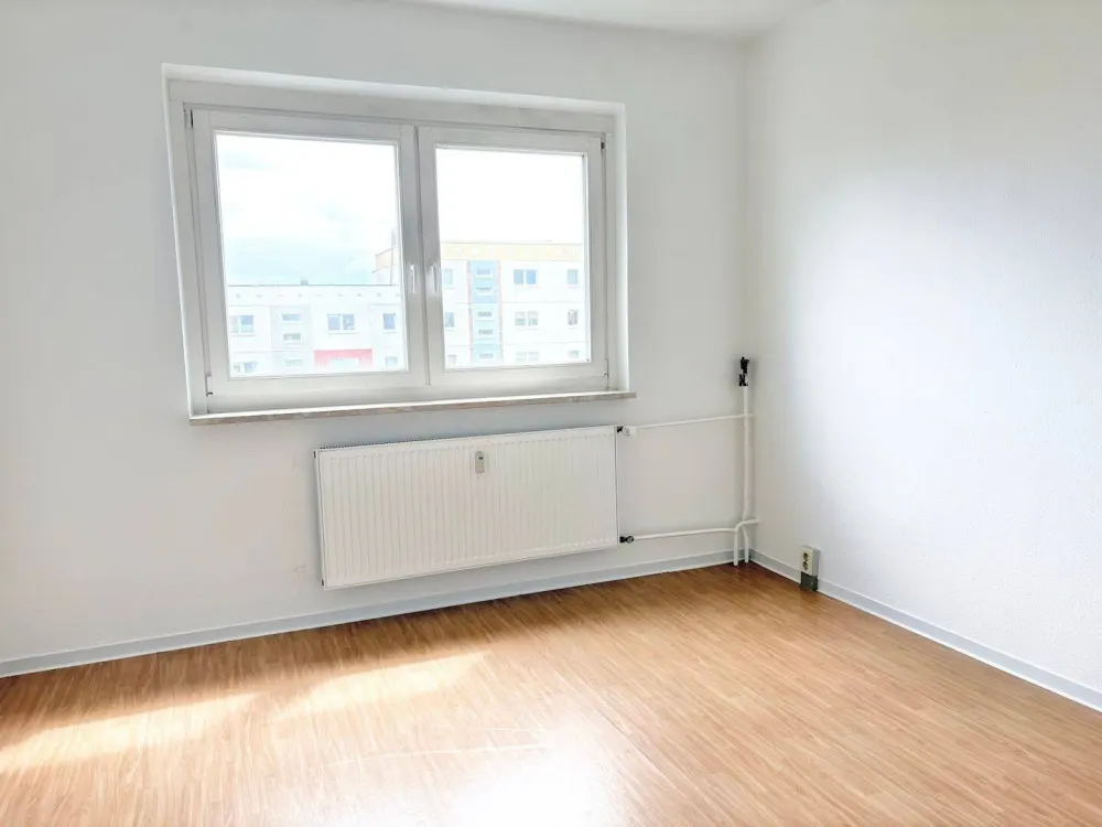 Helle 3-Zimmer-Wohnung mit verglastem Balkon in Rostock-Toitenwinkel