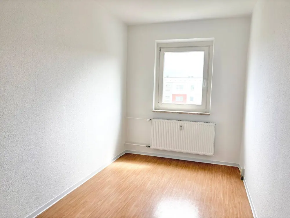 Helle 3-Zimmer-Wohnung mit verglastem Balkon in Rostock-Toitenwinkel