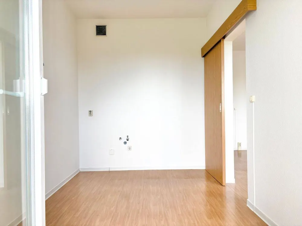 Helle 3-Zimmer-Wohnung mit verglastem Balkon in Rostock-Toitenwinkel