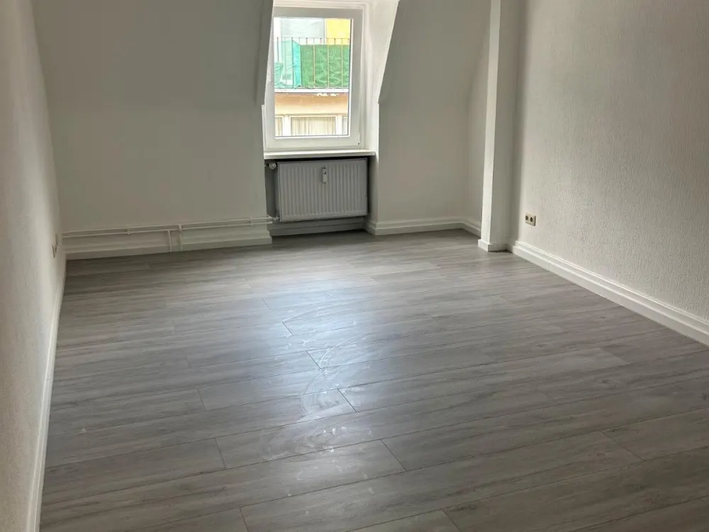 Zentrale 3-Zimmer Wohnung im Altbau