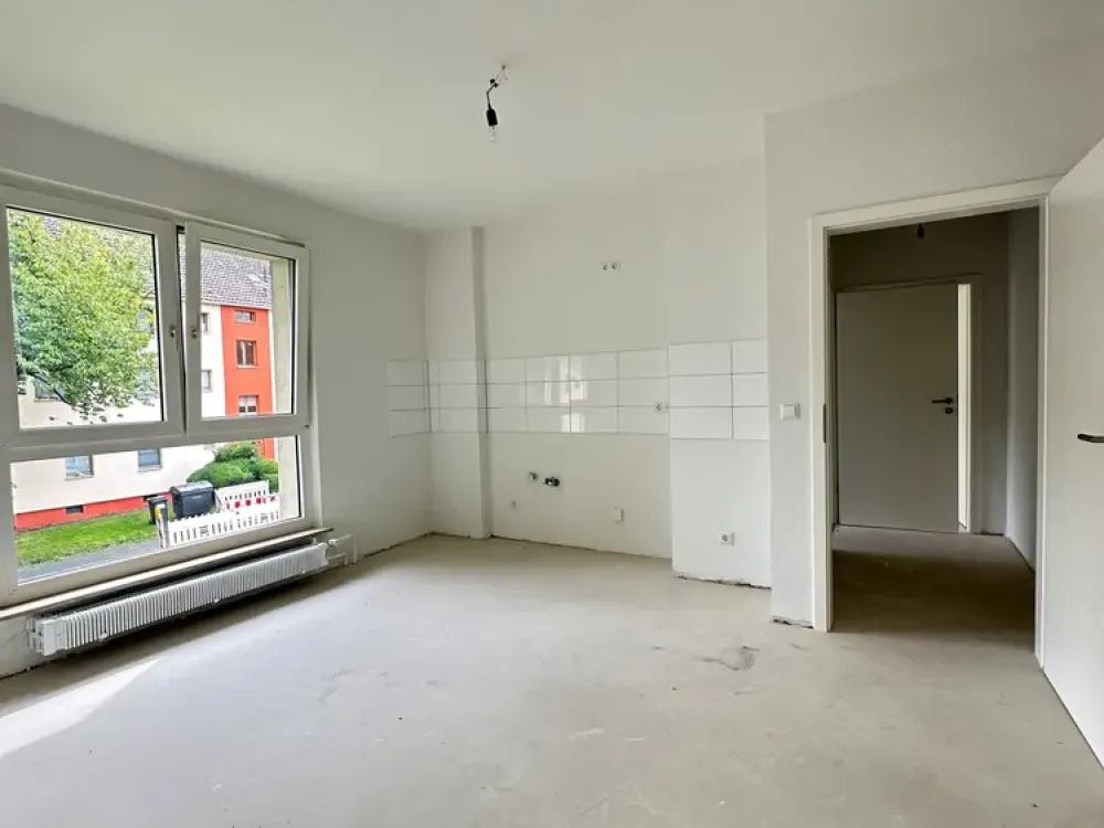 Central 2-Room Apartment with Modernized Shower Bath