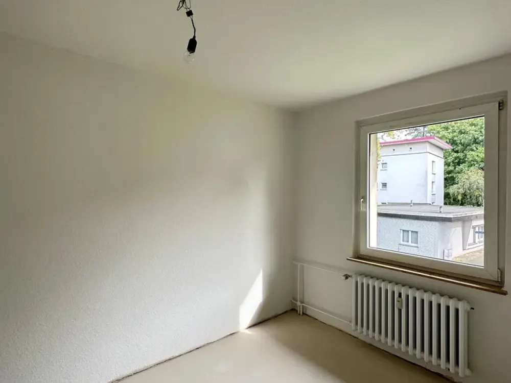 Central 2-Room Apartment with Modernized Shower Bath